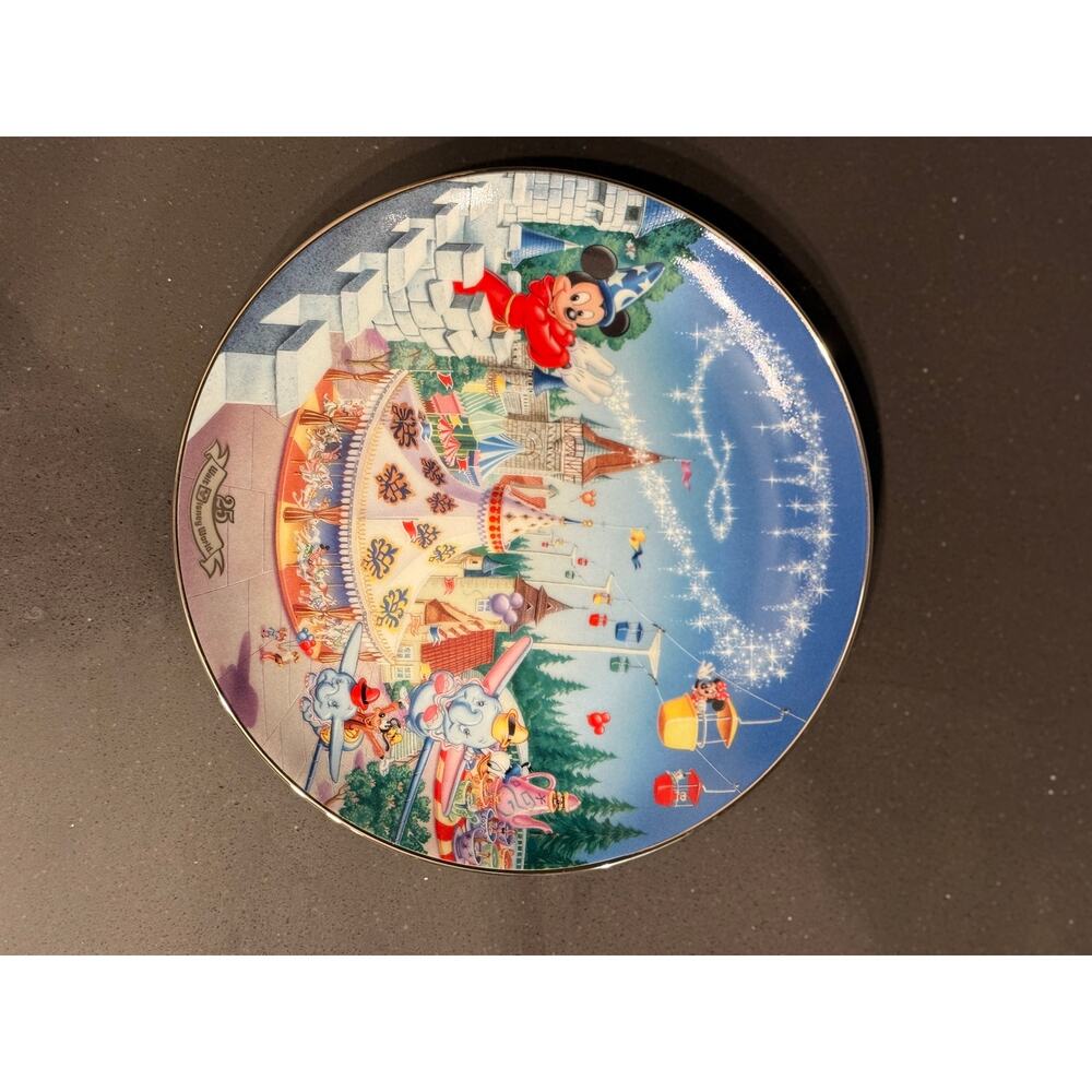 Vintage 1996 Walt Disney World 25th Anniversary Decorative Plate Fantasyland - Picture 3 of 9